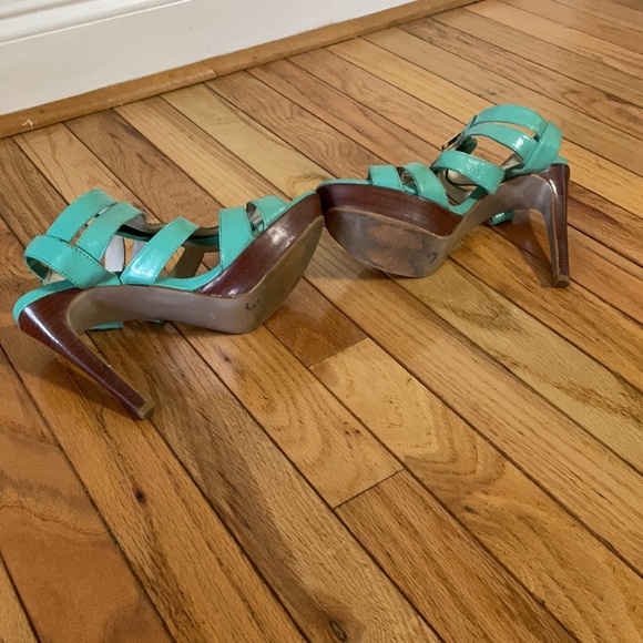 Teal Heels with zipper accent - Picture 4 of 8